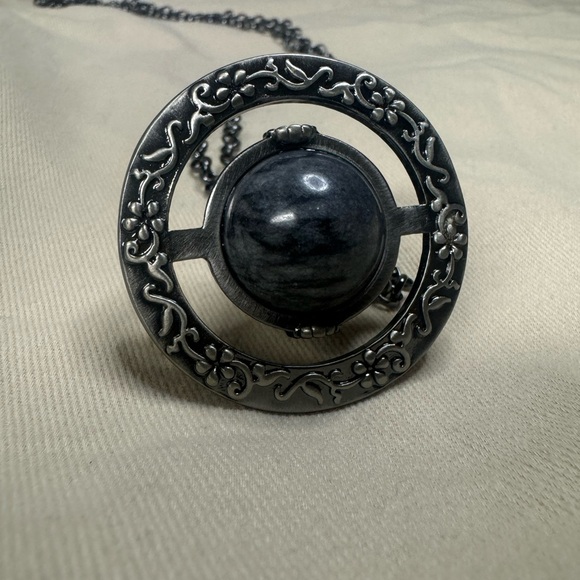 Vivienne Westwood Black Orb Necklace Large - Picture 7 of 7